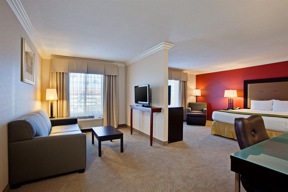Holiday Inn Express Hotel & Suites Twentynine Palms By Ihg Rum bild